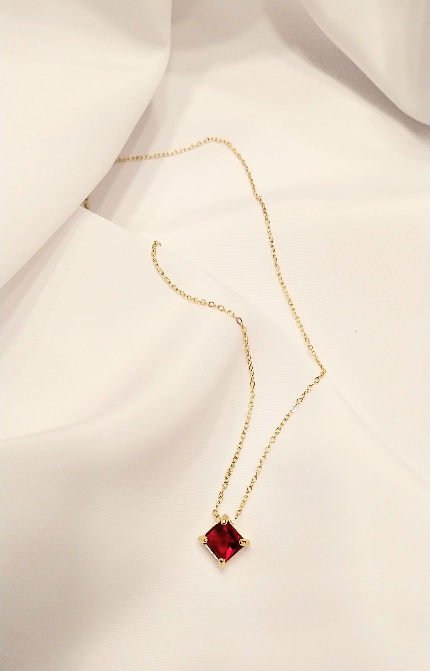 Collier doré Rose Rouge