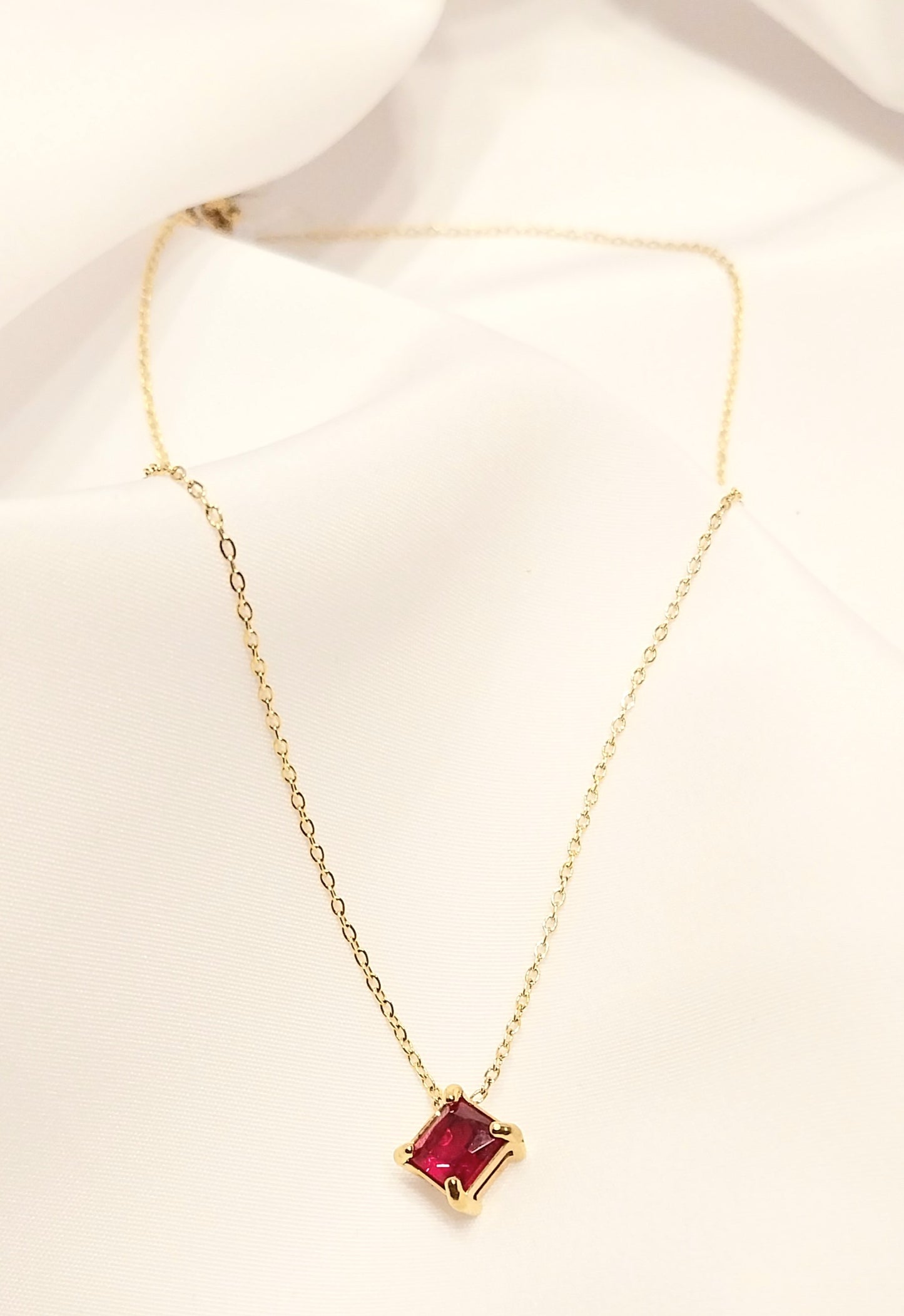 Collier doré Rose Rouge
