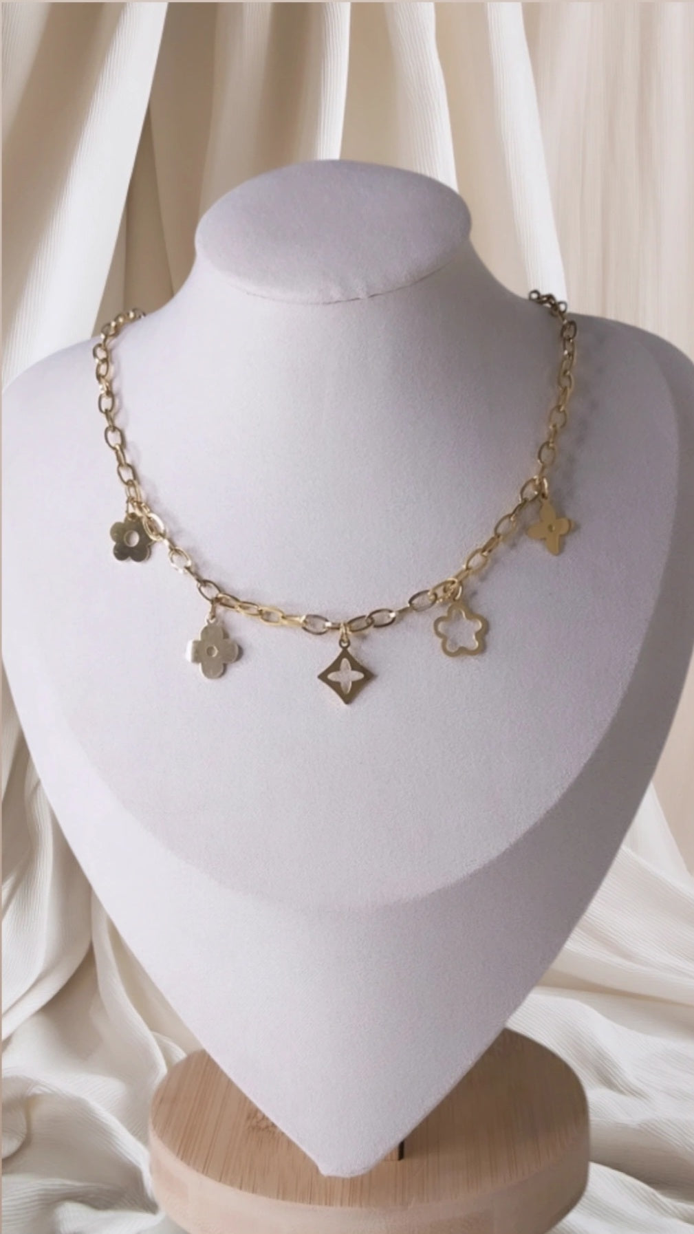 Collier doré Le Trèfle blanc