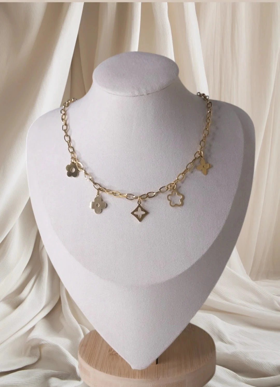 Collier doré Le Trèfle blanc