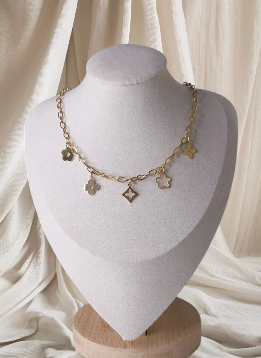 Collier doré Le Trèfle blanc