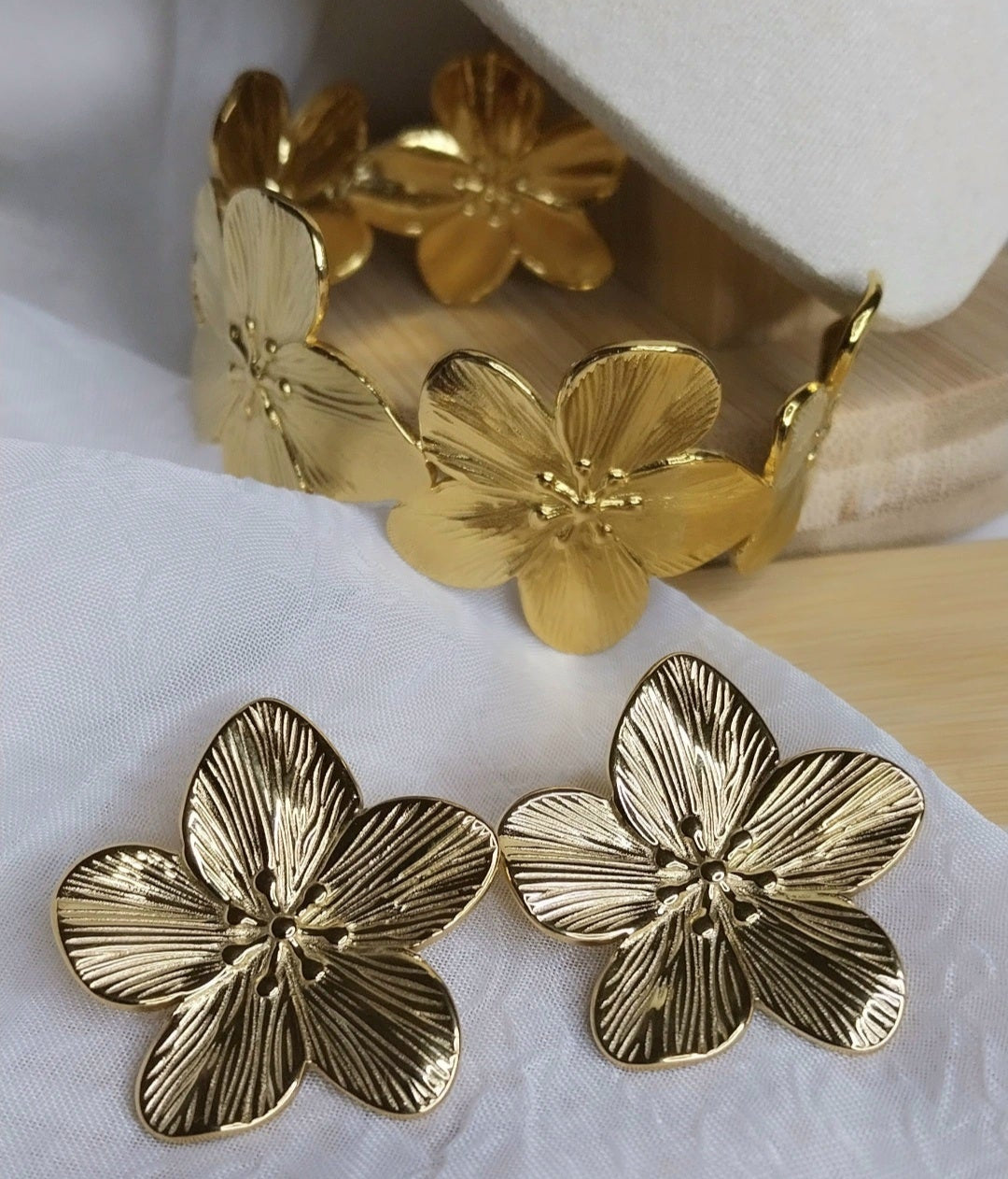 Boucles d'oreilles dorées Fleur de vanille