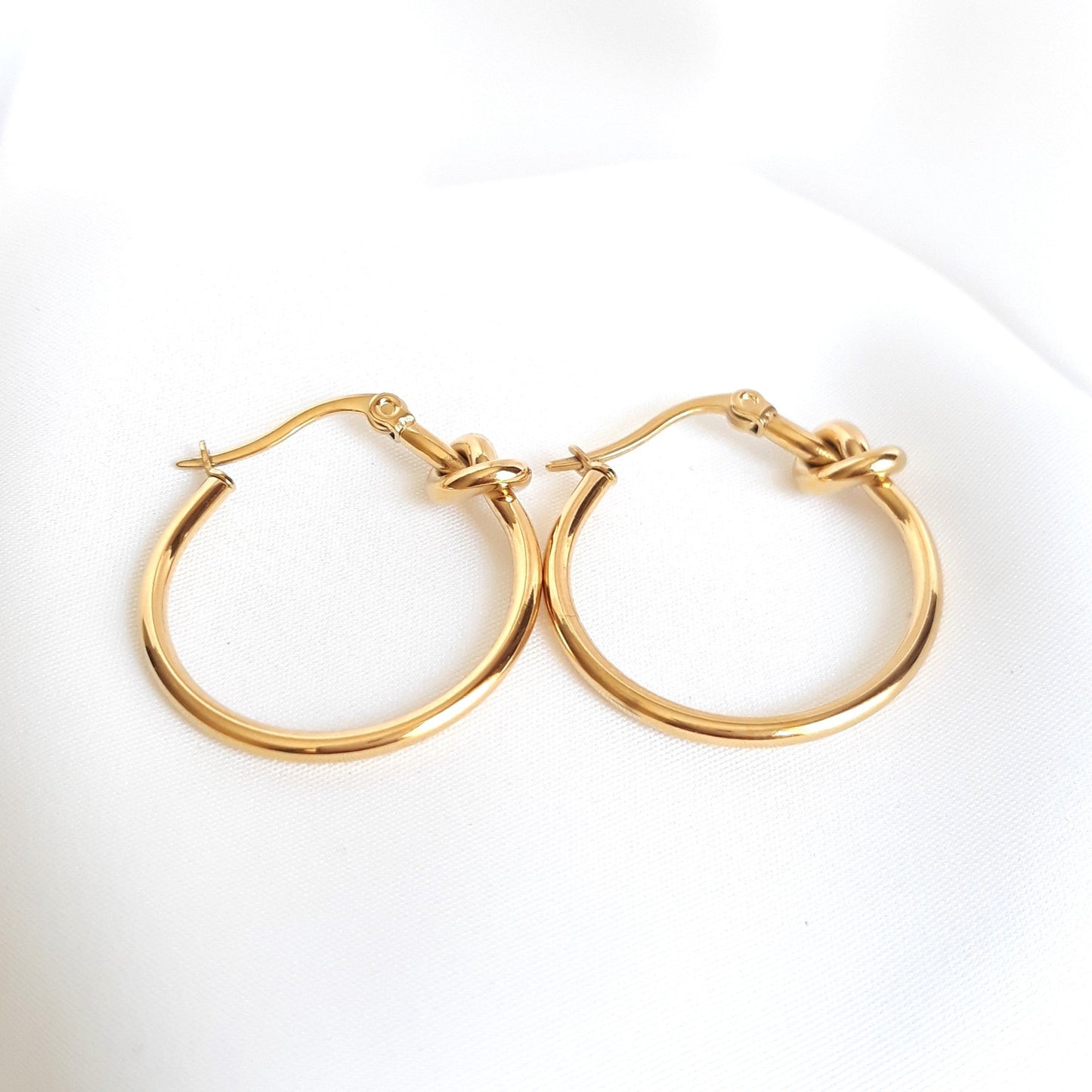 Boucles d'oreilles dorées lys canna