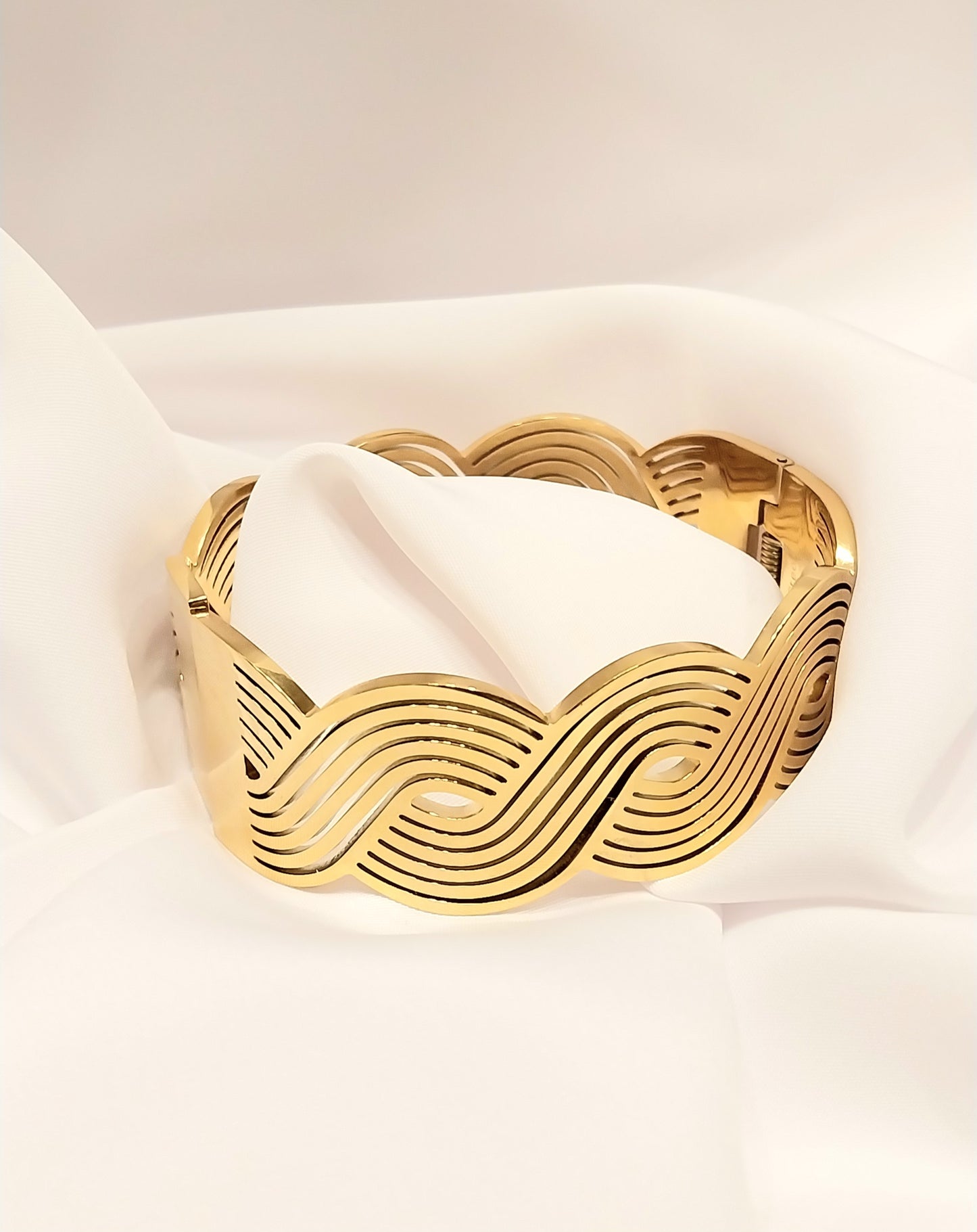 Bracelet doré Lotus