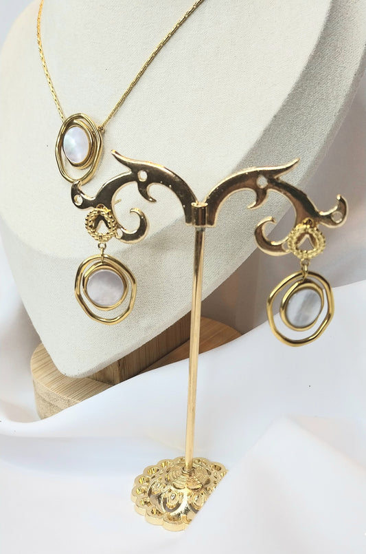 Boucles d'oreilles dorées La Rose blanche