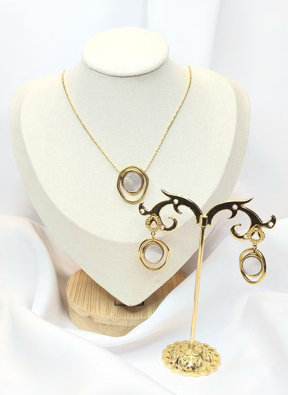 Boucles d'oreilles dorées La Rose blanche