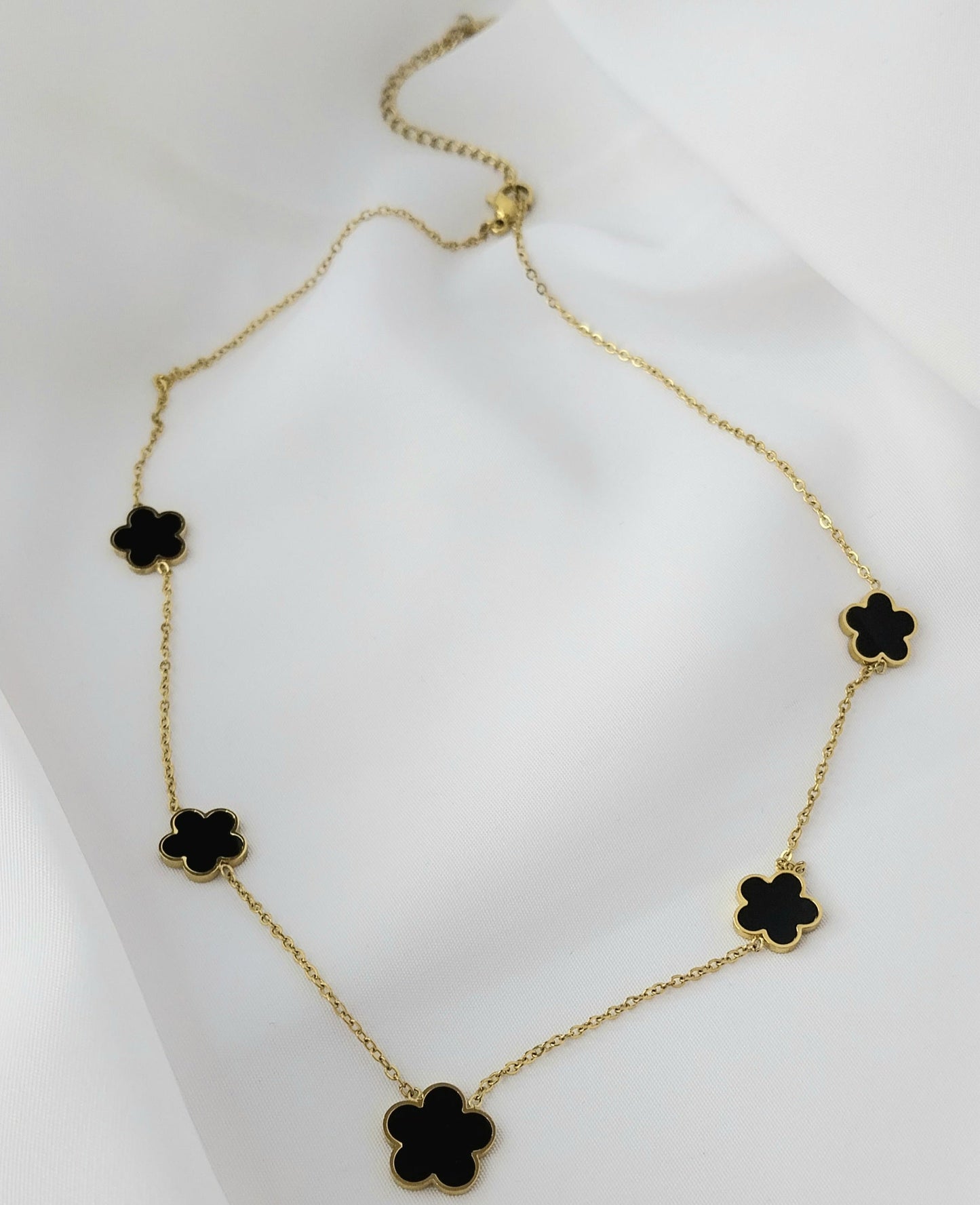 Collier doré Amarante – Doré Fleurs Noires Fin & Raffiné